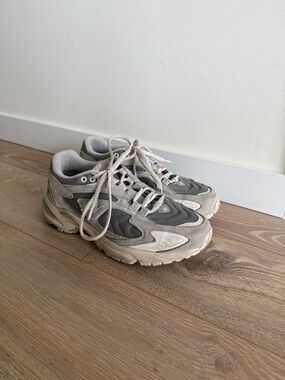 New Balance 725 Sneakers